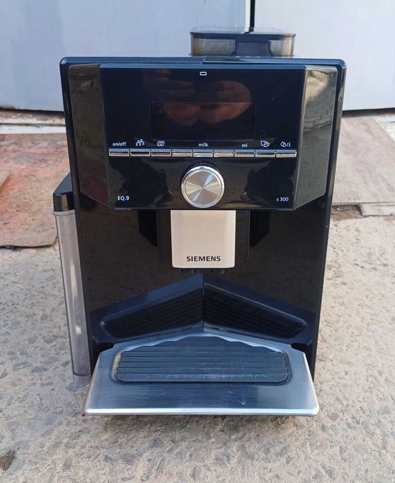 Кавоварка кавомашина Сіменс Siemens EQ.9 s300 TI903509DE чорна