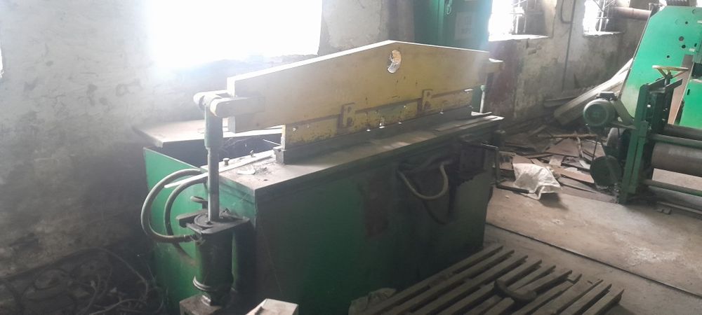 Розпродаж слюсарного обладнання. Чесальні машини. Погрузчик.