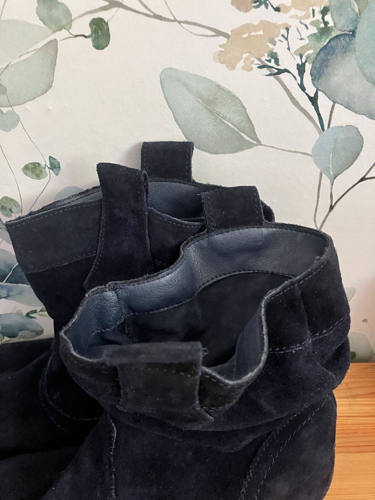 Botki damskie Lasocki skóra zamszowa granatiwe roz.38