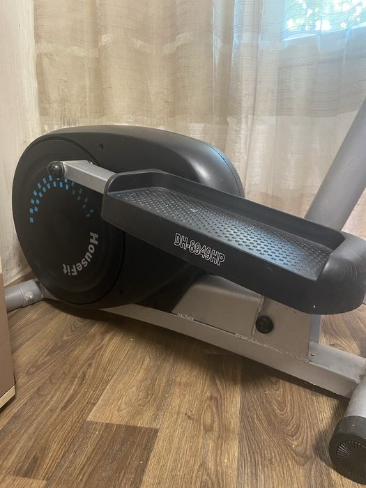 Орбітрек тренажер HouseFit