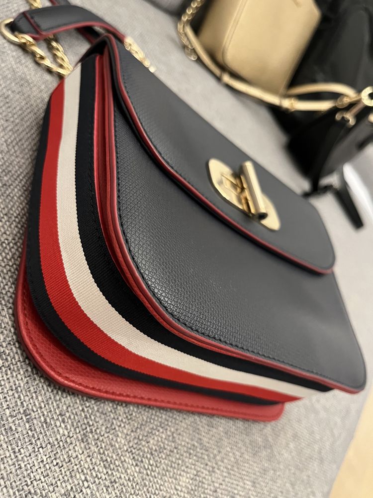 Granatowa torebka Tommy Hilfiger