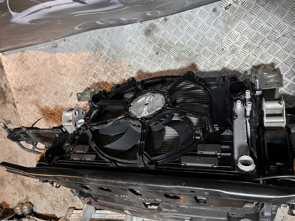 Bmw f10 f11 530d pas przedni z chlodnicami komplet