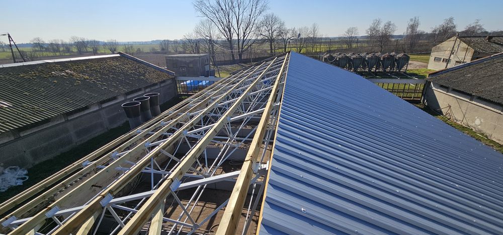 Montaż konstrukcji stalowych, płyty obornickiej, blachy trapezowej.