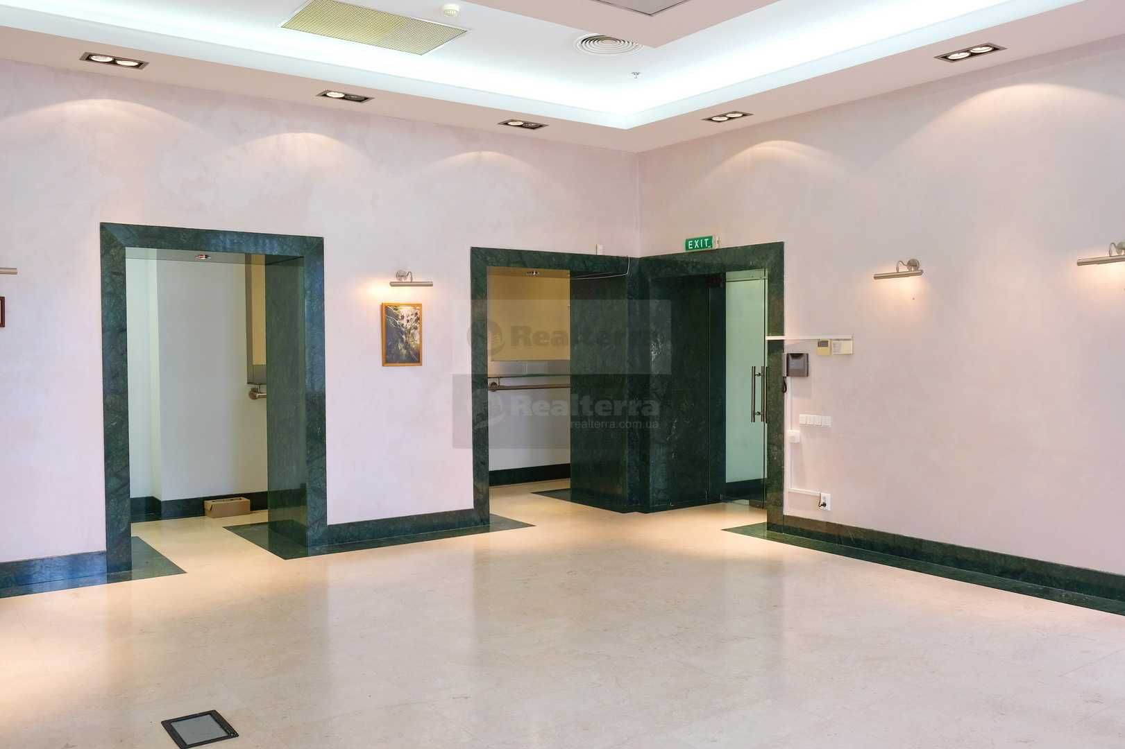 Продажа помещения офис этаж Арена Сити Центр Печерск Бассейная