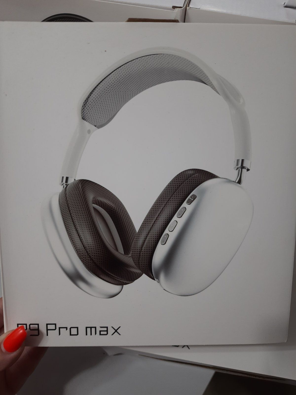 Наушники P9 Pro Max Bluetooth
(черные и белые).