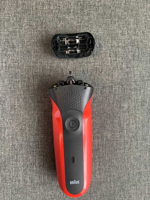 Бритва акумуляторна Braun Series 3 300