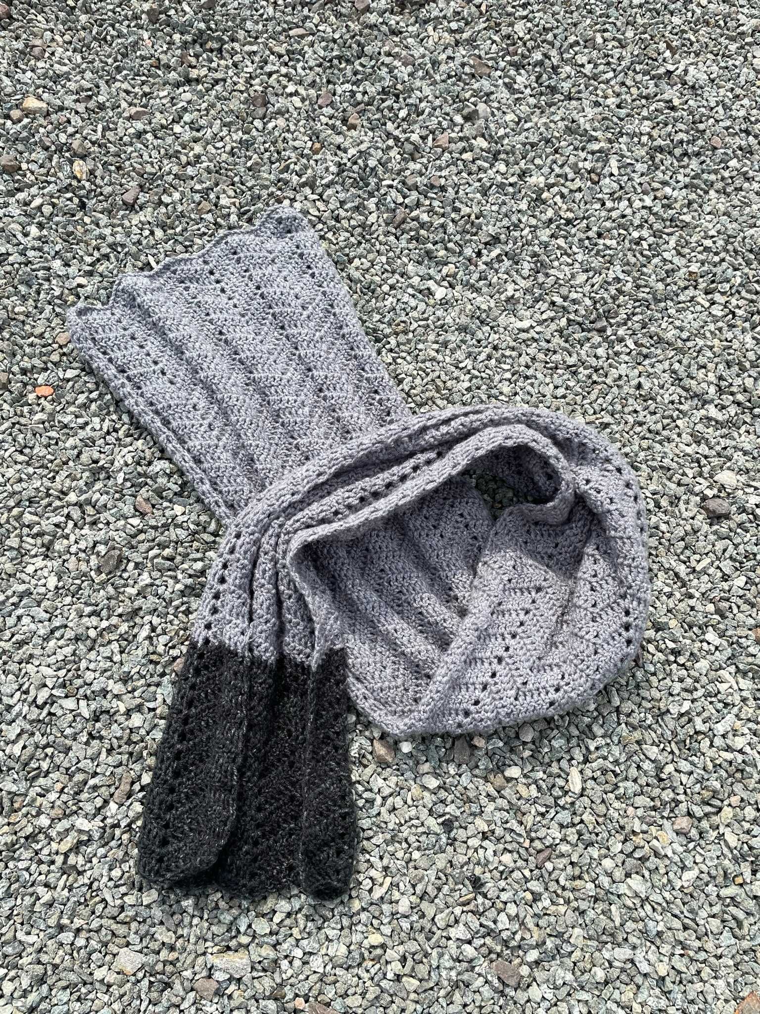 Handmade szary ręcznie szydełkowany szalik na jesień zimę retro