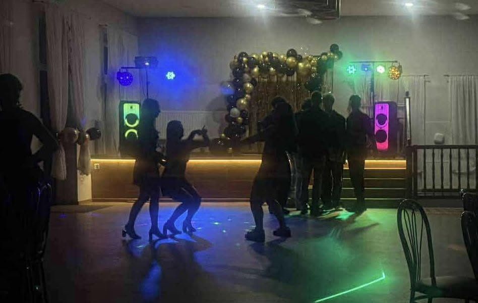 Wynajem nagłośnienia, głośników JBL PartyBox 1000 (2szt.) + mikrofony