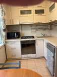 Продається простора 3-кімнатна квартира у Києві, Дніпровський район.