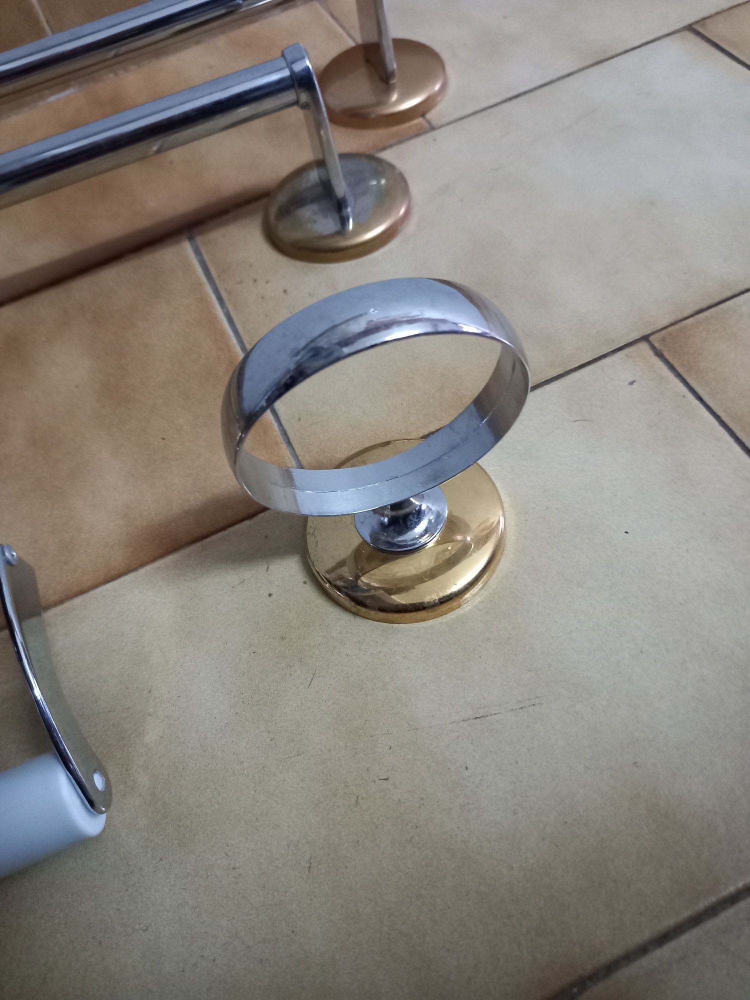 Vendo..utensílios para WC