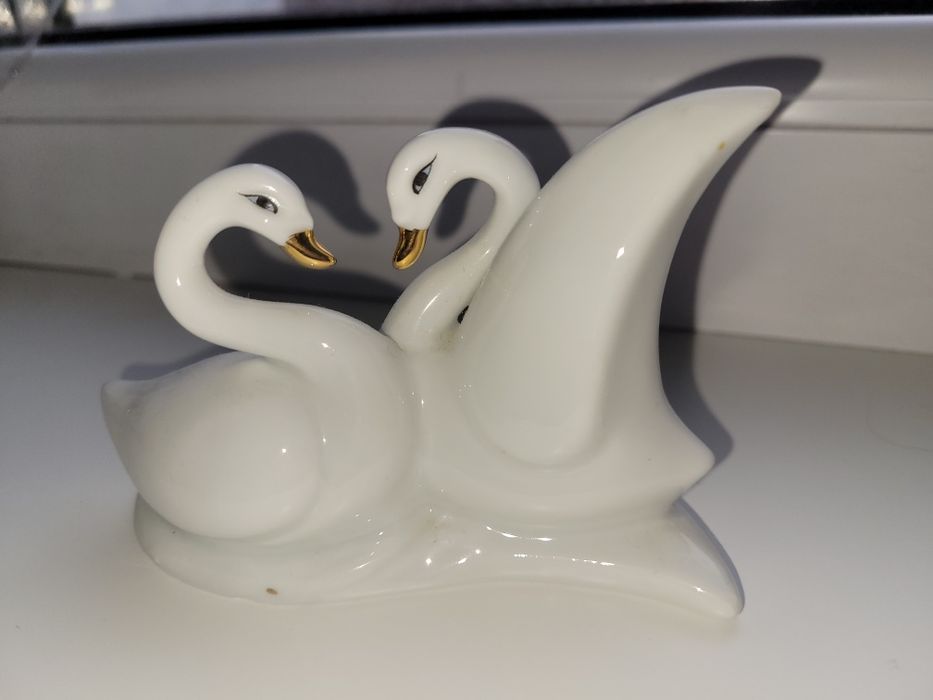 Фарфоровая статуетка "Лебединая верность"