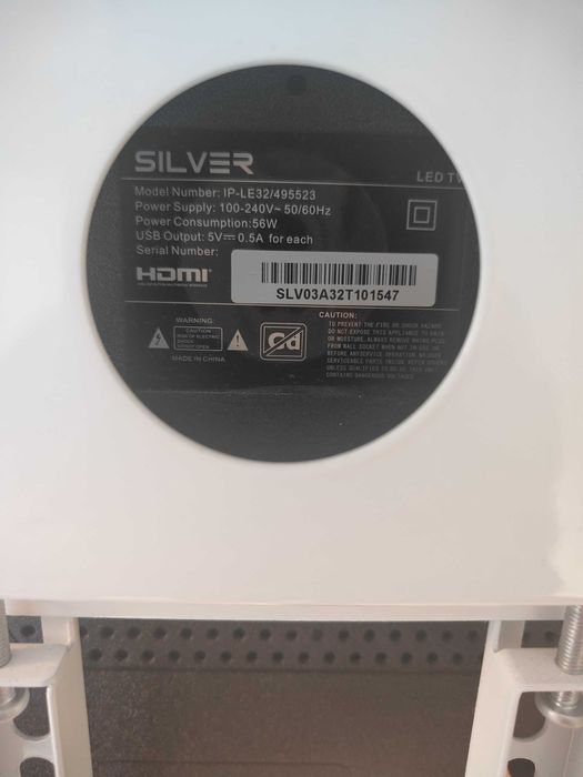 Tv 32” com base móvel Leva o Entretenimento Para Onde Quiseres!