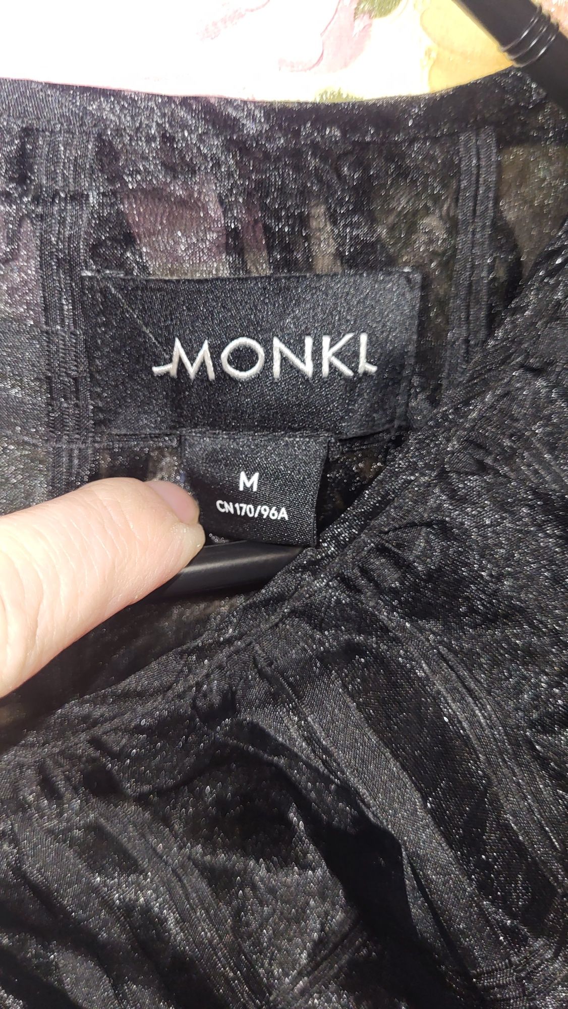 Платье органза.бренд Monki M.прозрачное