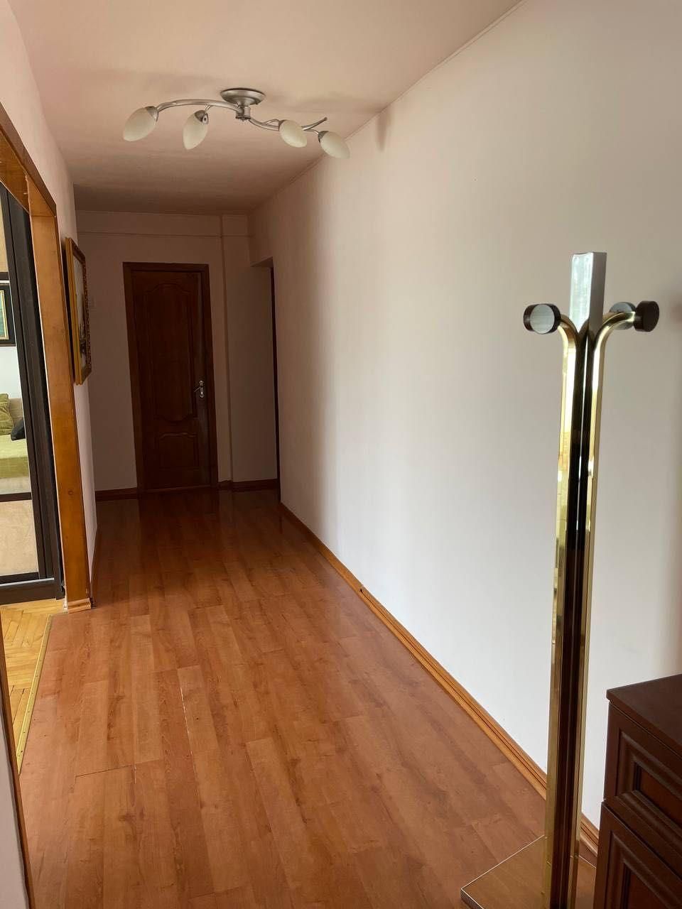 Продам 3 кімнатну квартиру в ЦЕНТРІ