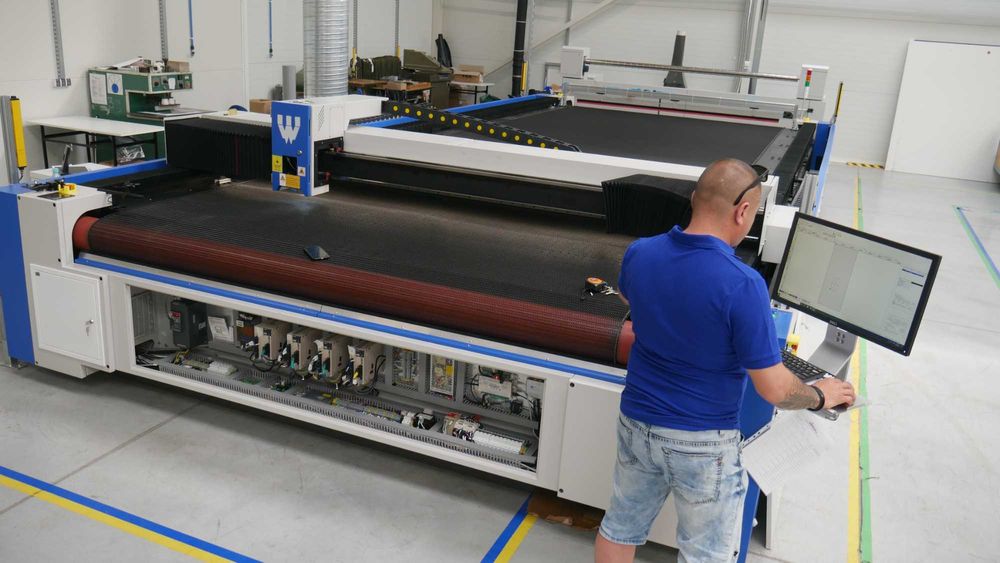 Fiber Laser wycinarka laserowa ploter CNC Weni 3015H 6kW POLSKI SERWIS