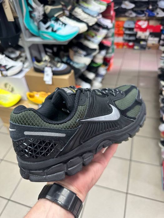 Кросівки Nike Zoom Vomero 5 ( РОЗМІР 40,41,42 )