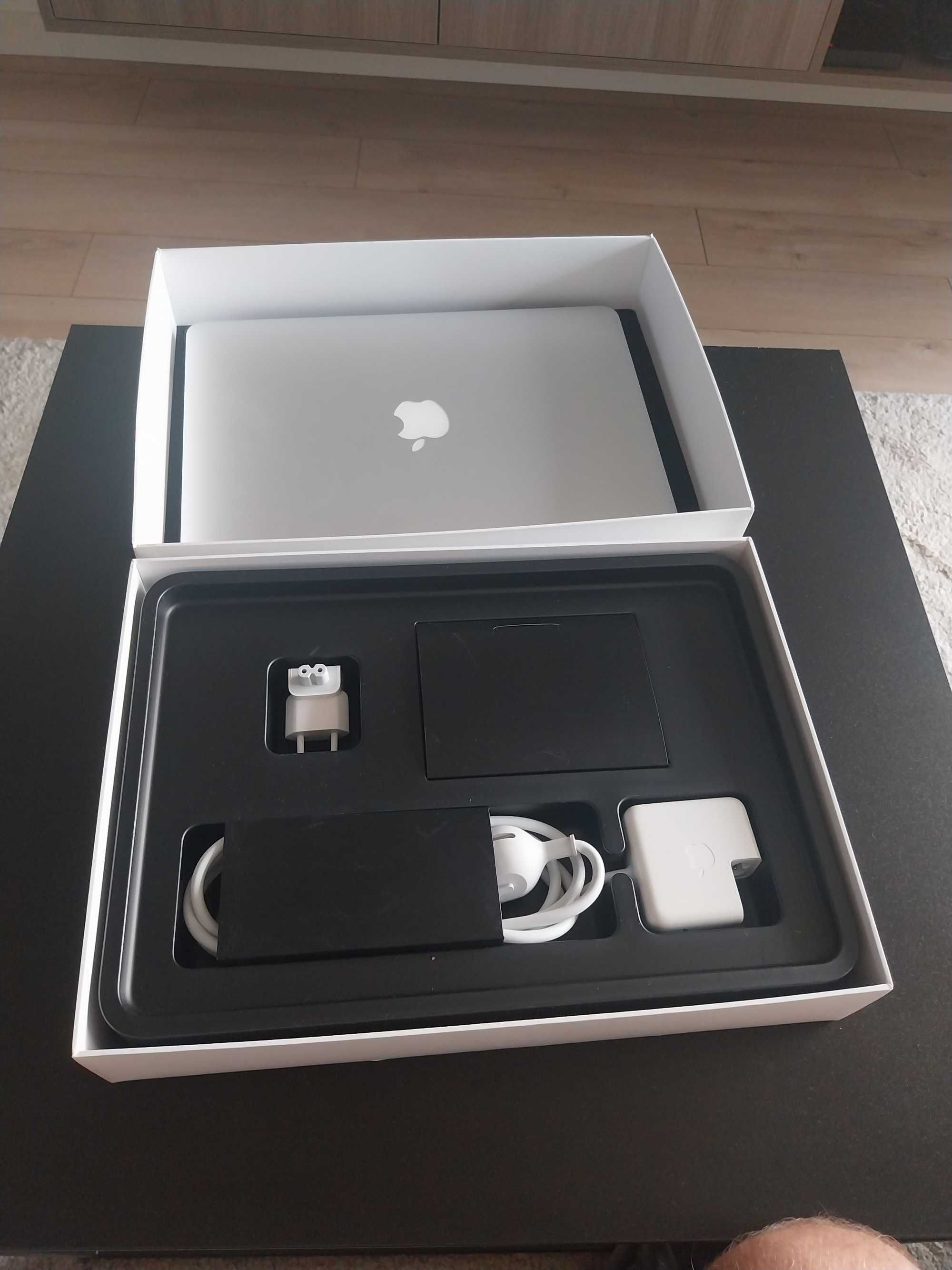 APPLE MACBOOK AIR 13. Stan idealny, nie używany