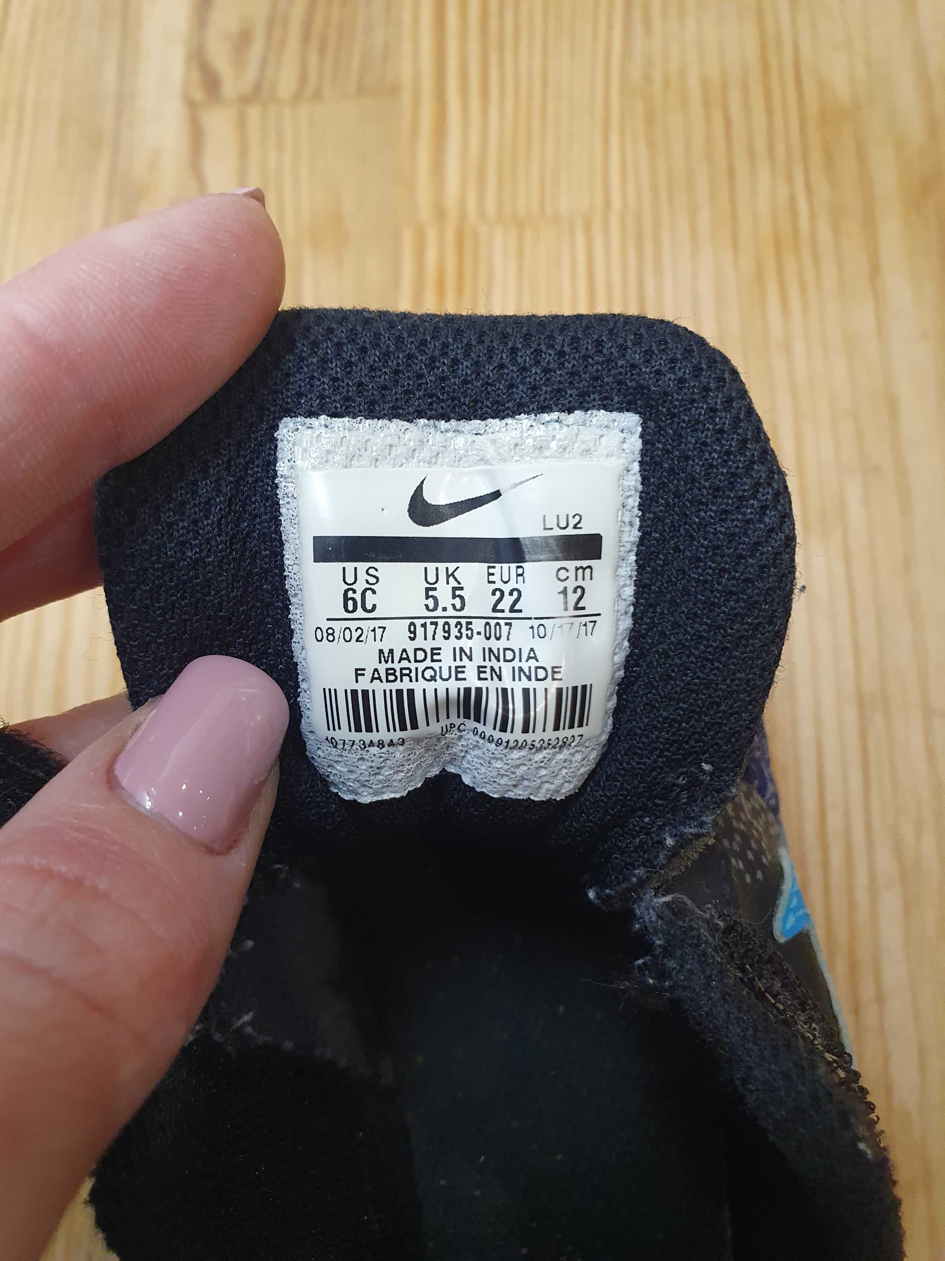 Легенькі кросівки nike