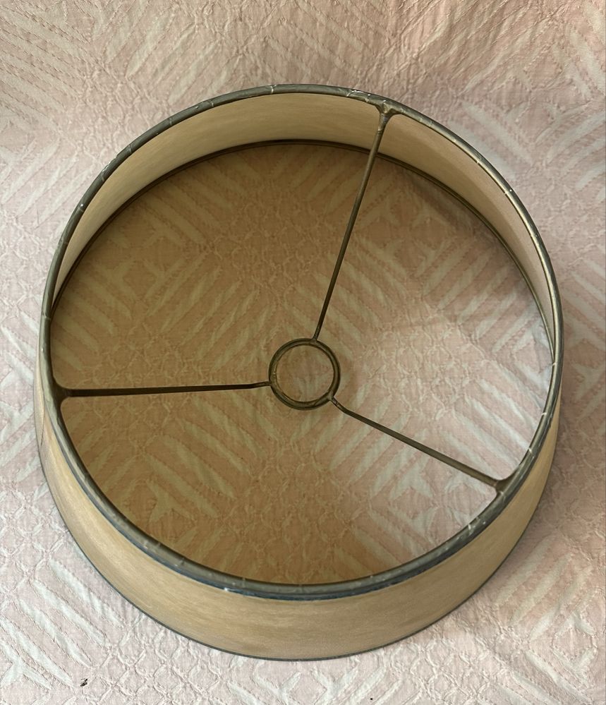 Abajour para candeeiro de sala em  pele.