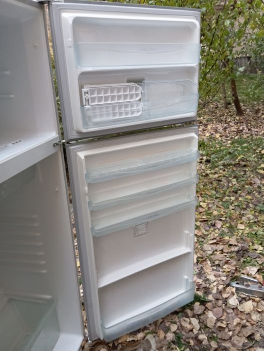 Продам холодильник Тошиба б у в отличном состоянии