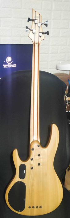 Baixo Fretless LTD B-204FL