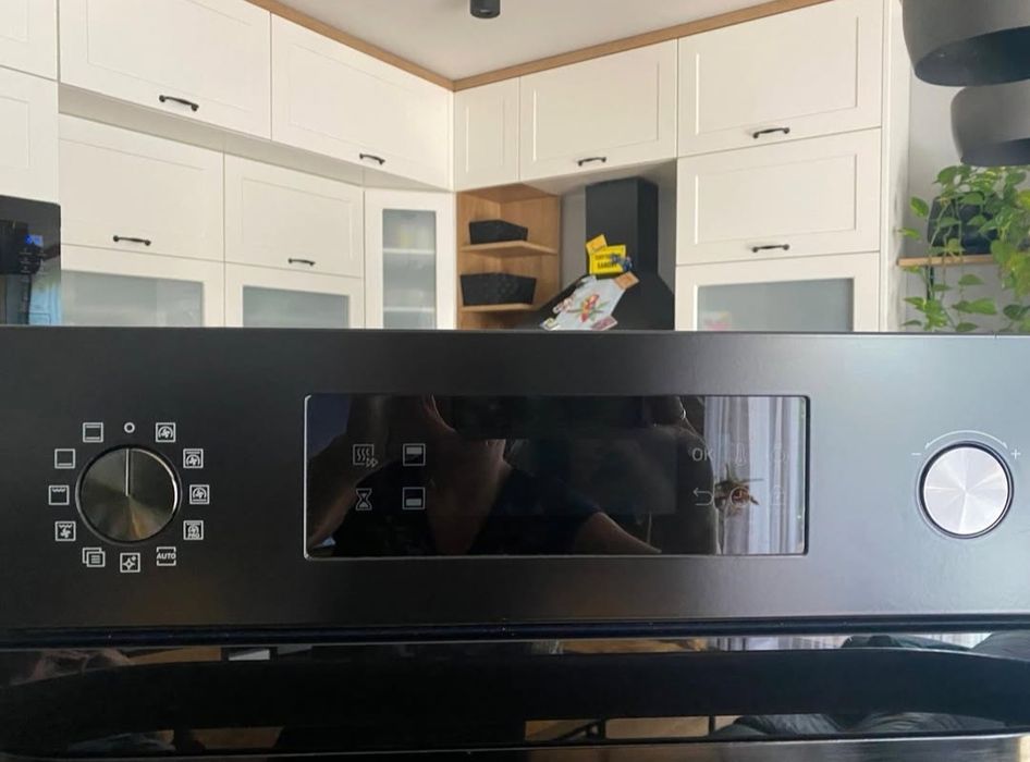 Sprzedam 6-letni piekarnik Samsung dual cook do zabudowy. 
Wizualnie s