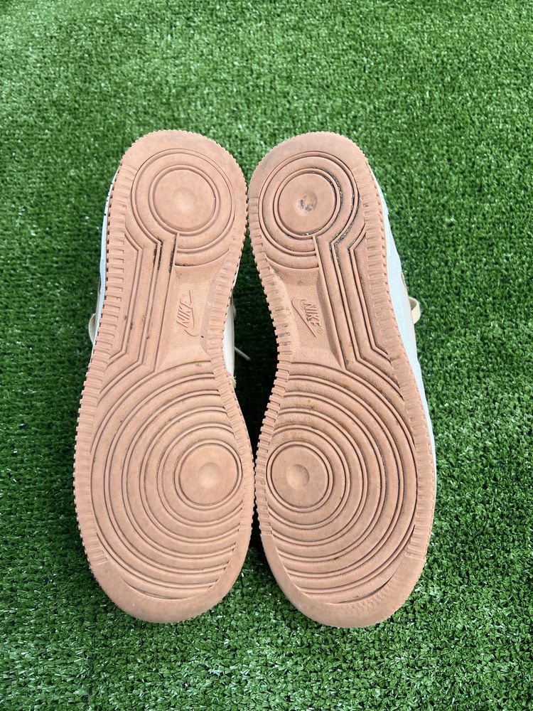 Nike Air Force 1 LV8 - Tamanho 40