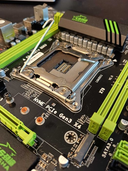 Материнська плата (комплект) X79 для XEON 2011 (не працює)