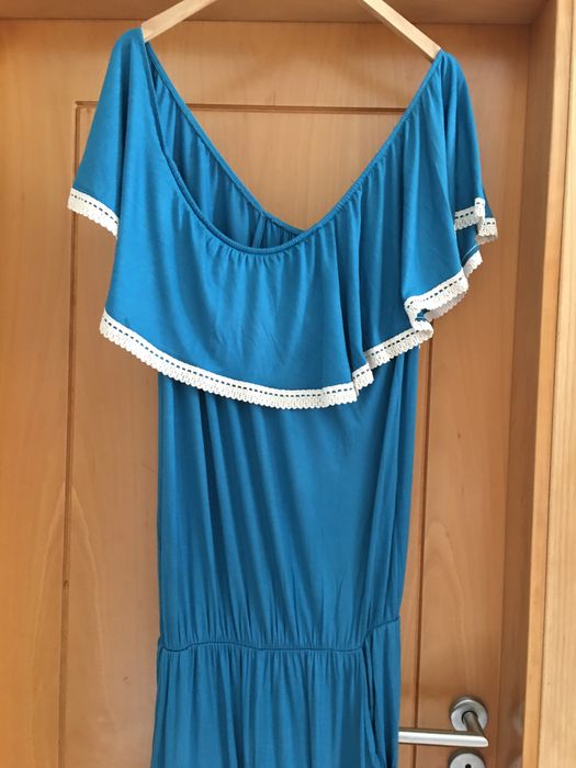 Macacão azul com bordado