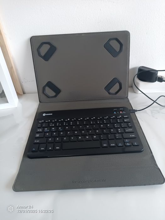 Capa com teclado para tablet GOODIS
