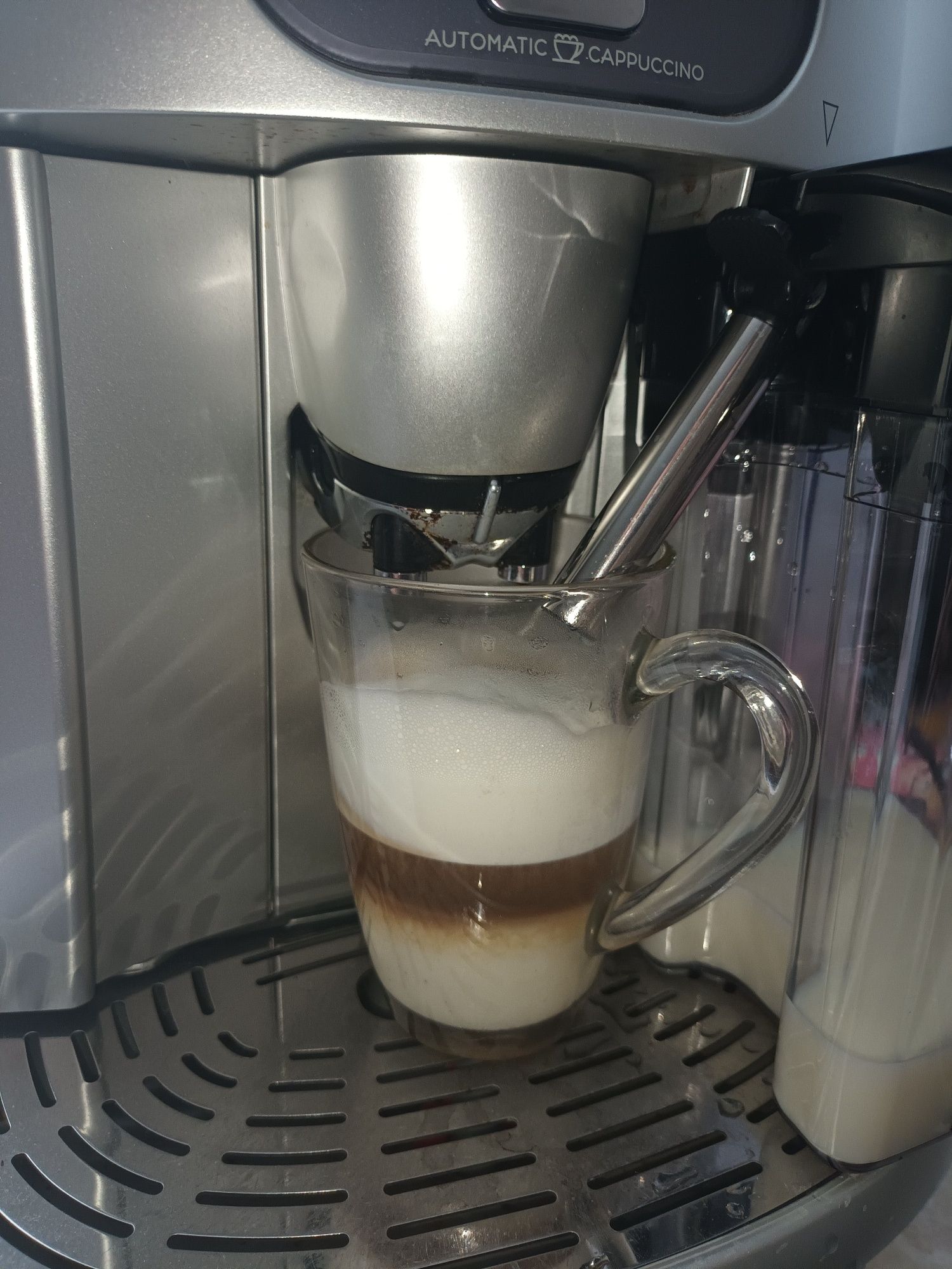 Кавомашина Delonghi Magnifica pronto cappuccino