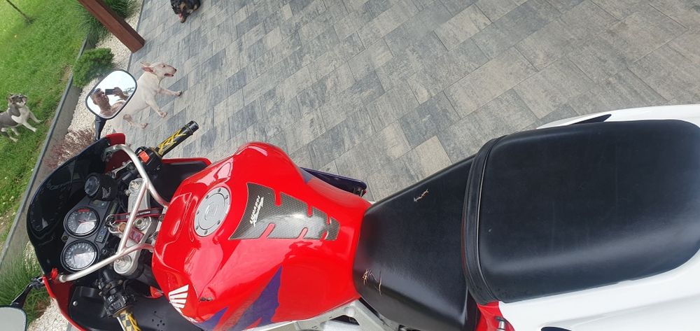 Honda cbr 900 rr.