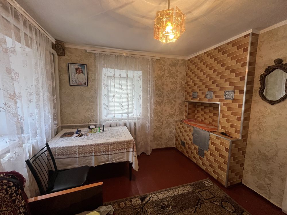 Затишний будинок в тихому районі міста