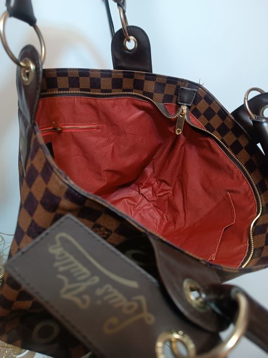 Брендова сумка Louise Vuitton.