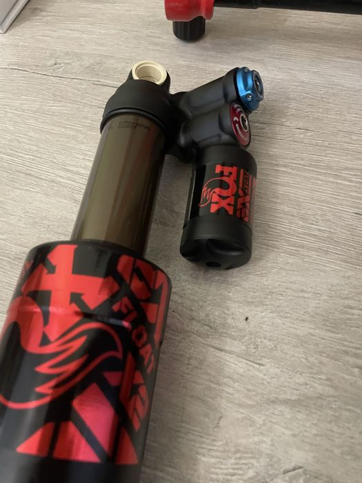 Продам амортизатори fox float x2
