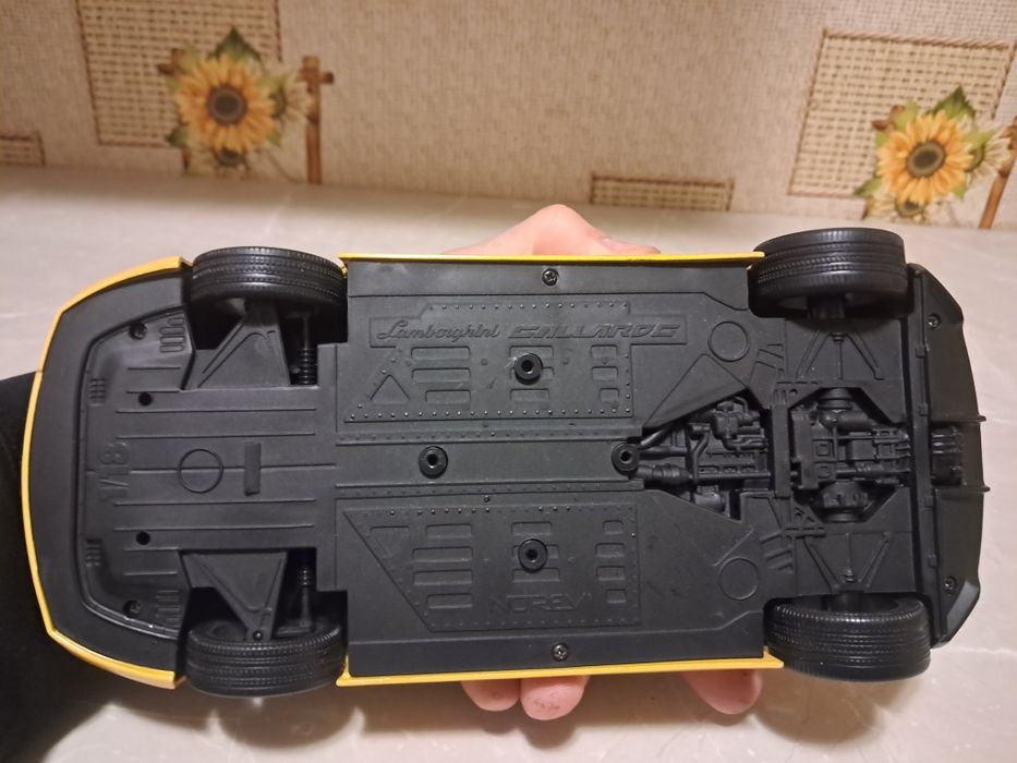 Масштабная модель 1/18 Lamborghini Gallardo Norev  авто