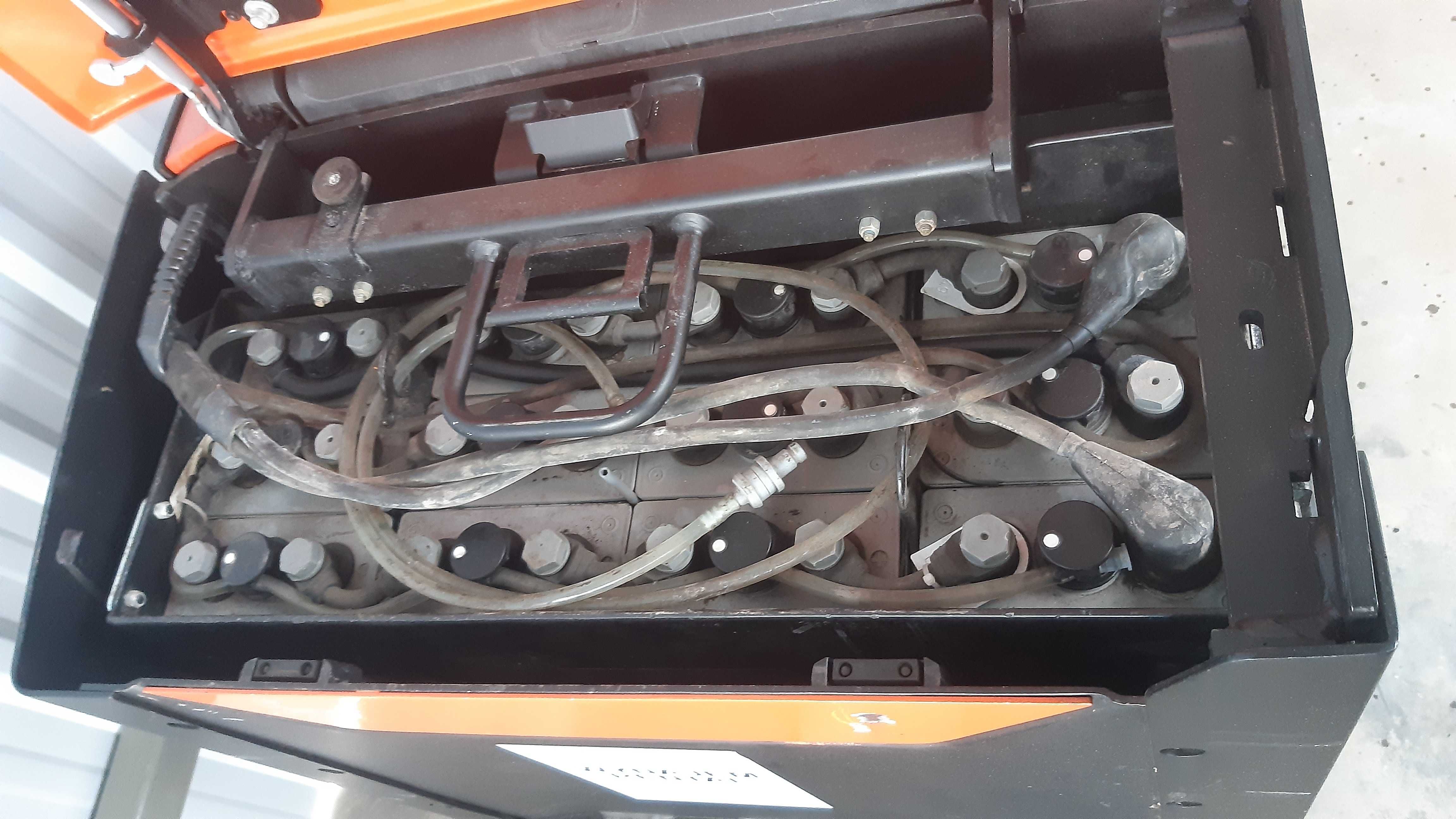 Paleciak elektryczny wózek Toyota BT LPE 200 DLUGI