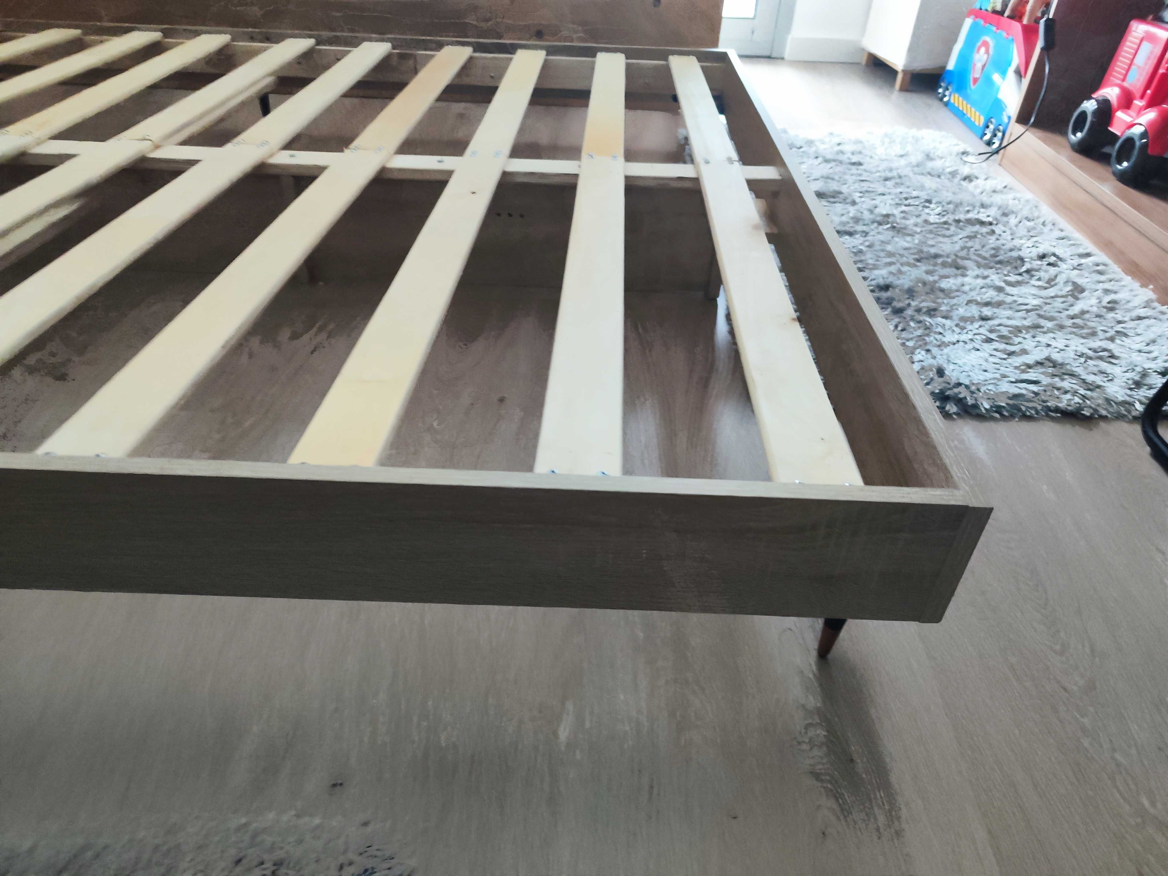 Cama com estrado casal