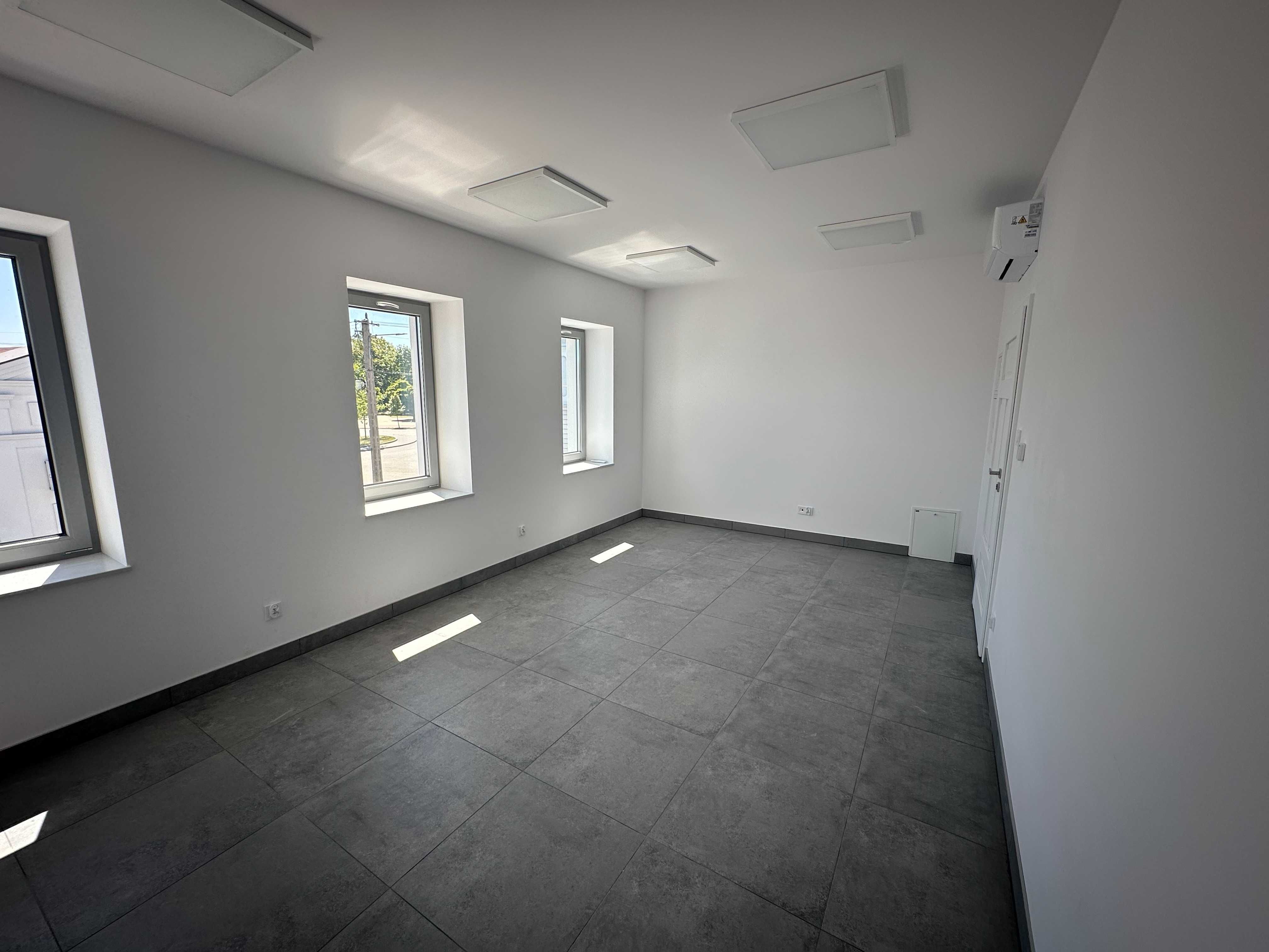 Wynajmę lokal 20 m2 w centrum  Łasku, ul. Warszawska - Srebrne Pasaże