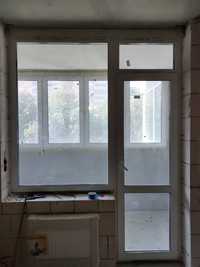 Металопластиковий балконний блок з новобудови: двері + вікно