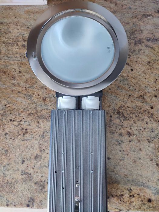 Focos  ( 3 unid.) de encastrar no peladur com lâmpadas leds incluídas