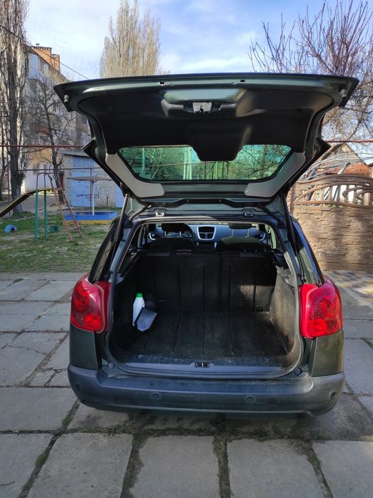 Продам автомобиль Pegeout 207sw