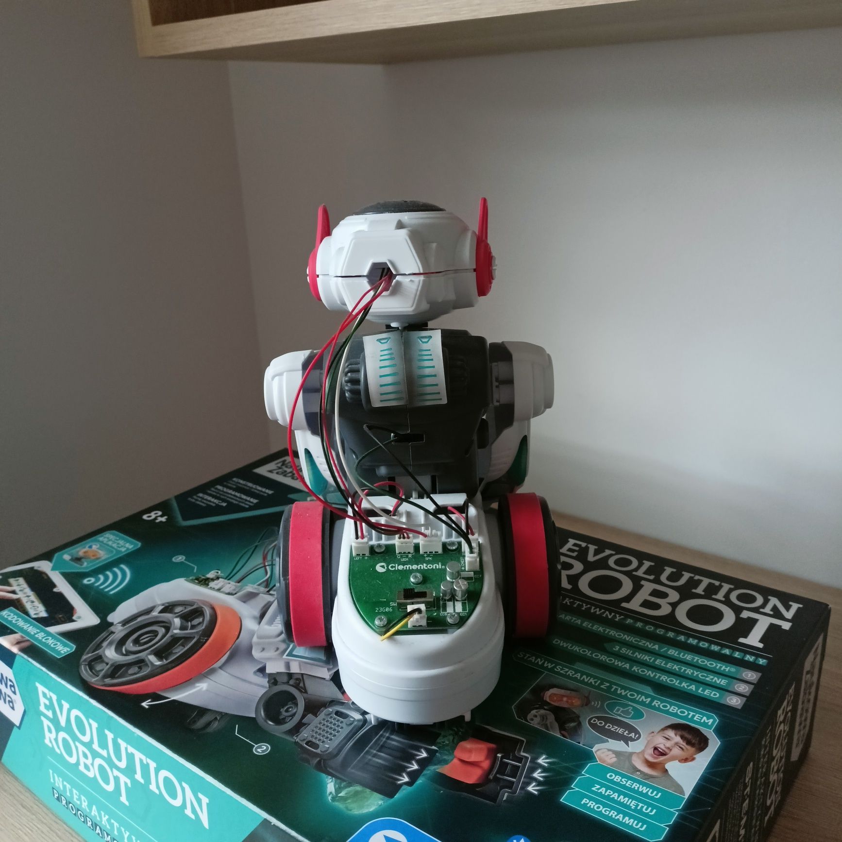 Robot Clementoni Evolution, stan bdb, bluetooth