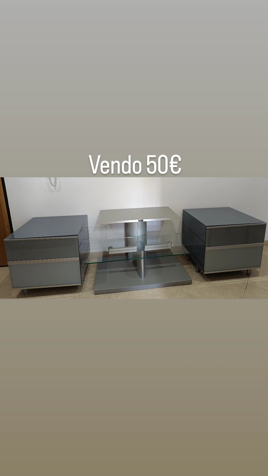Móvel de sala na cor cinza em ótimo estado