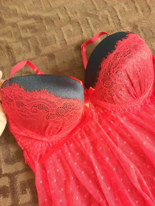 Комплект: Мереживний пеньюар з чашкою і стрінги