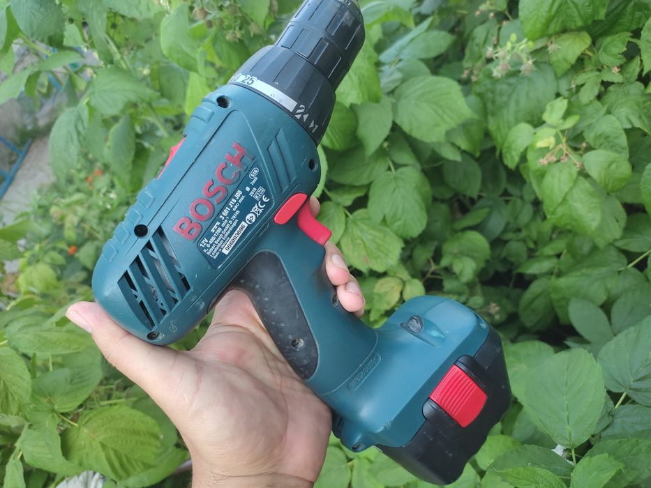 BOSCH GSR 12-2 Professional - акумуляторна дрель-шуруповерт.