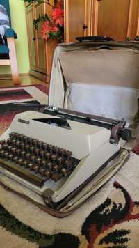 Stara maszyna do pisania Łucznik 1301
