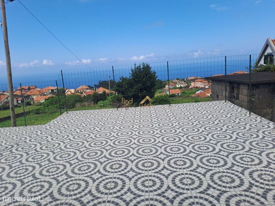 Vende-se Moradia Remodelada na Santa Porto Moniz