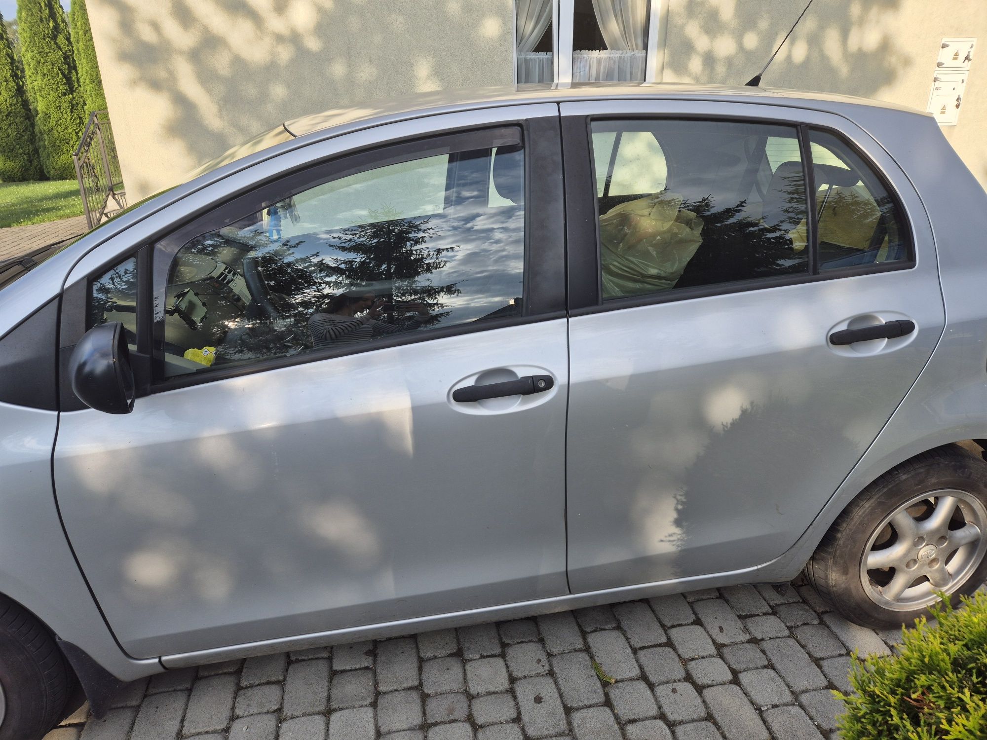 Toyota Yaris srebrna 2010