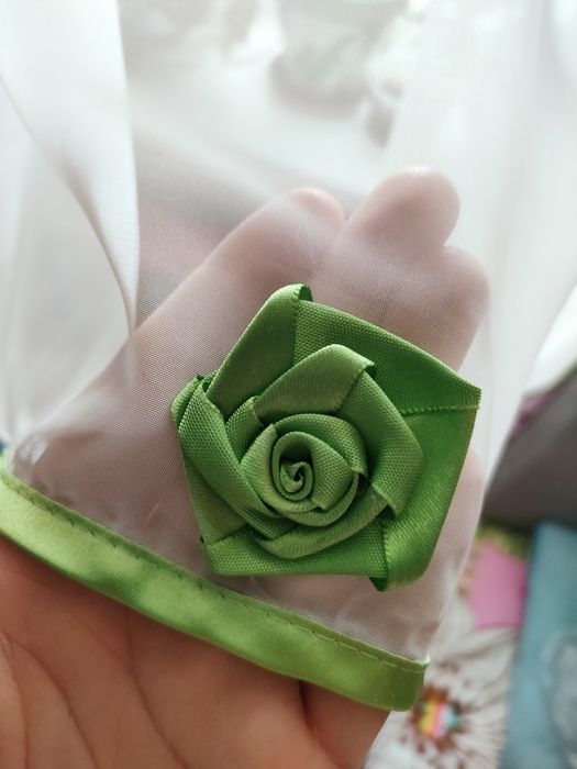 Firany białe z zieloną różą 140x120